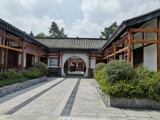 成都美中国际爱智学校虫害管理案例 现场作业实景
